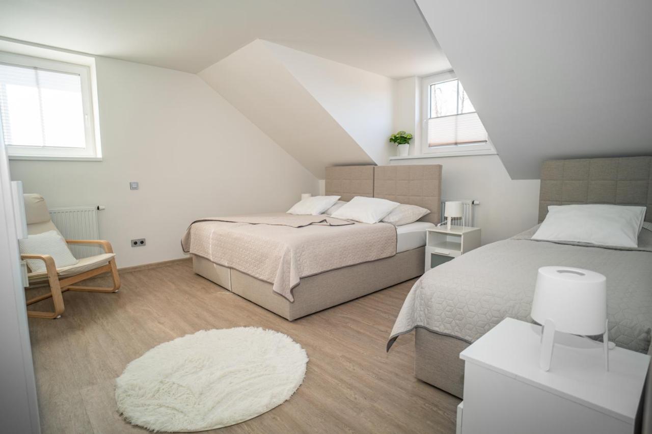 Apartmanovy Dum Sklipek Трутнов Екстер'єр фото